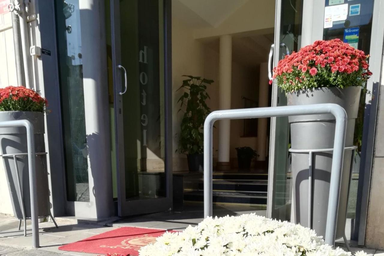 Hotel Leopardi نابولي المظهر الخارجي الصورة