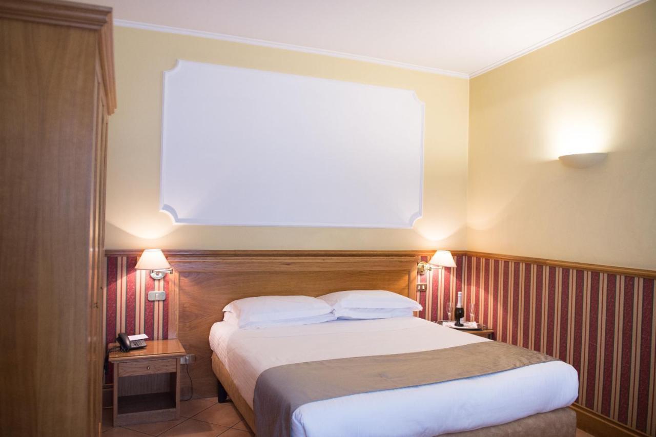 Hotel Leopardi نابولي المظهر الخارجي الصورة