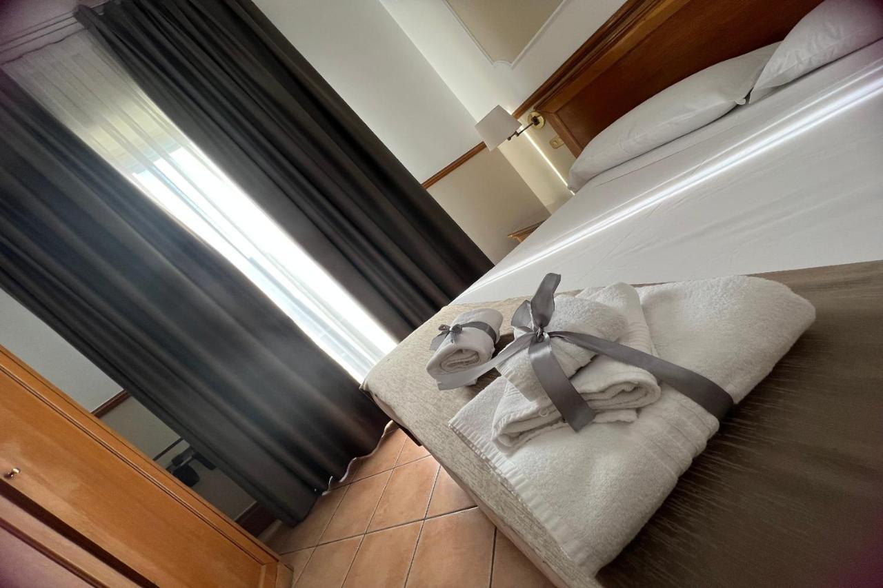 Hotel Leopardi نابولي المظهر الخارجي الصورة