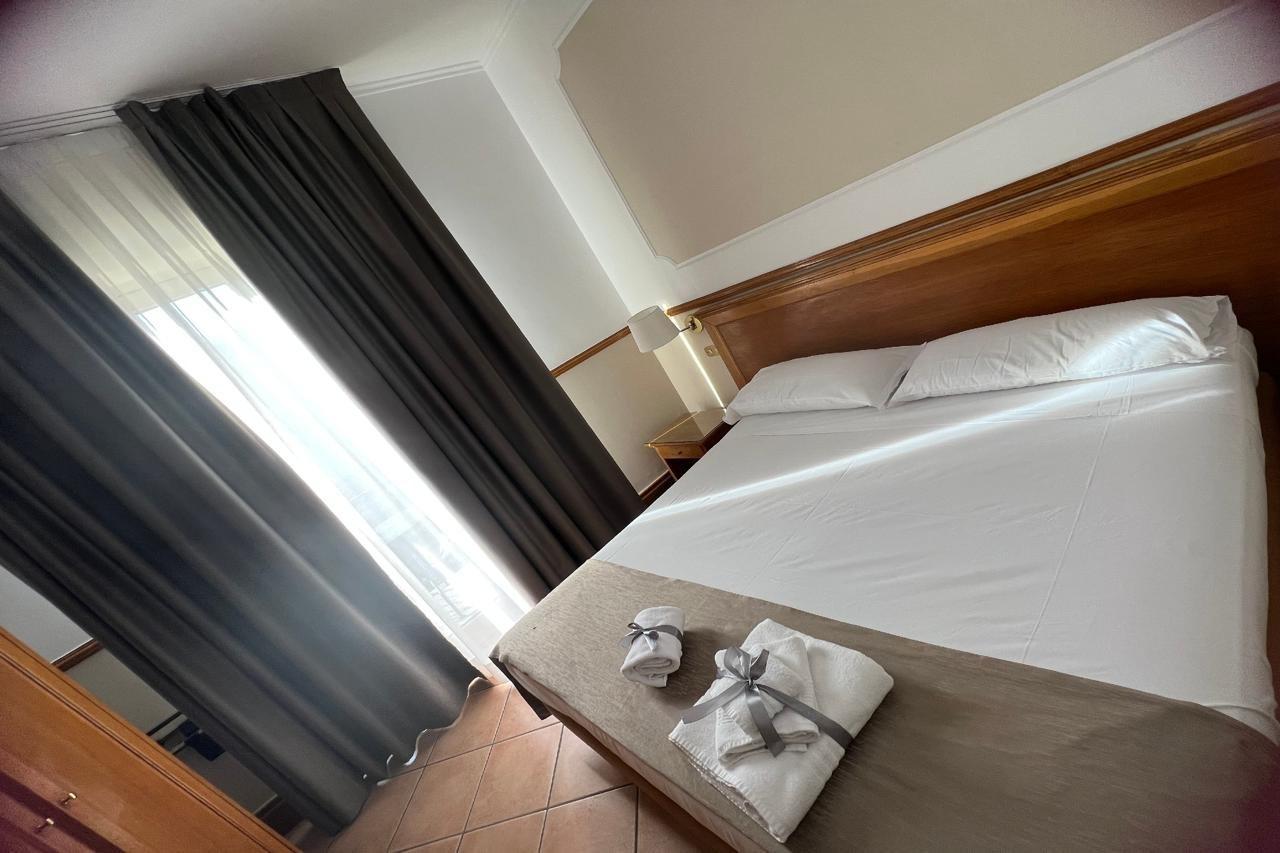Hotel Leopardi نابولي المظهر الخارجي الصورة