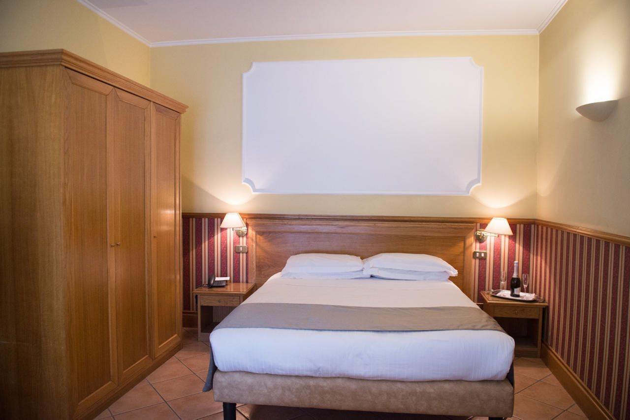 Hotel Leopardi نابولي المظهر الخارجي الصورة