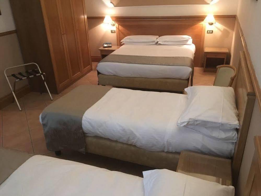 Hotel Leopardi نابولي المظهر الخارجي الصورة